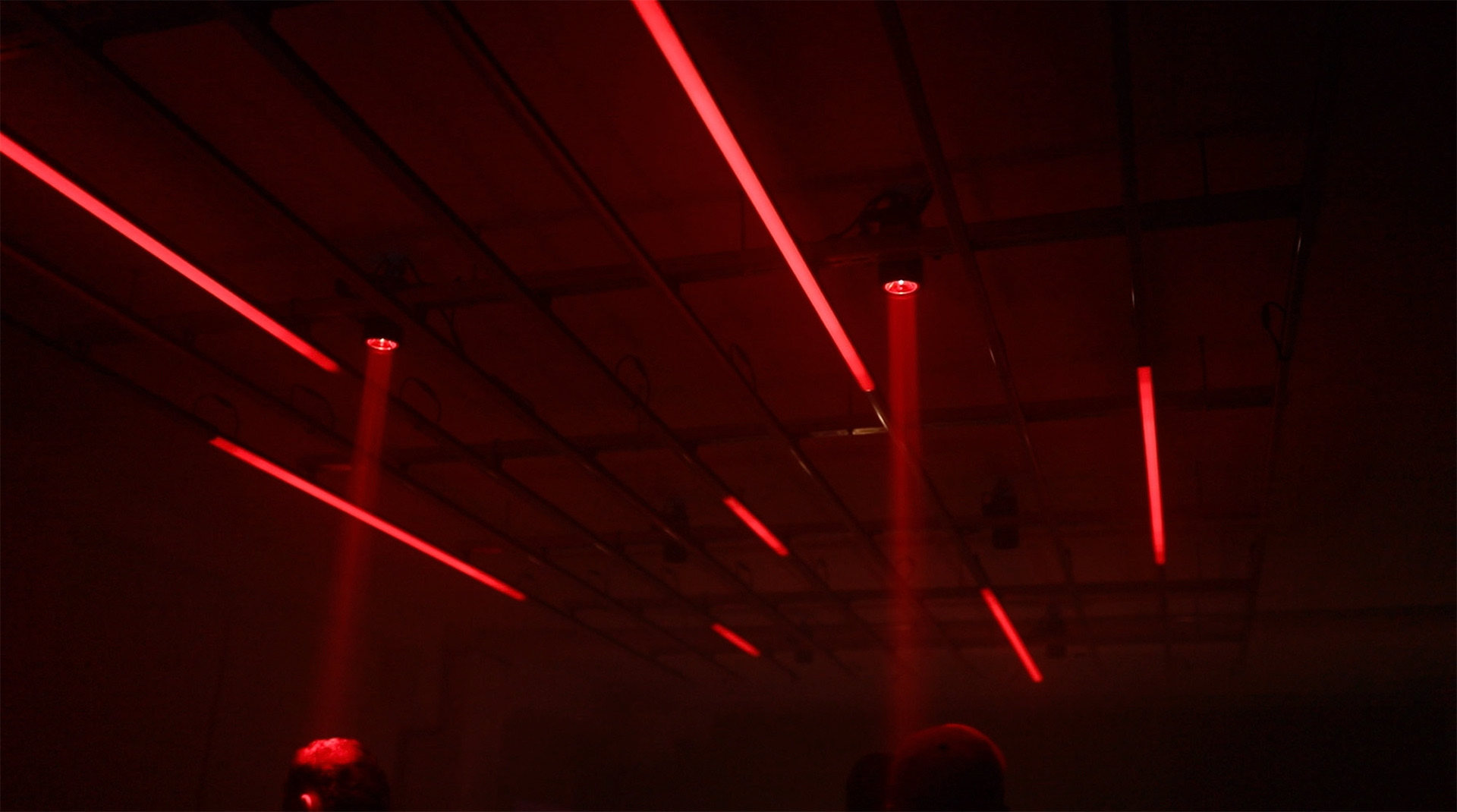 Tanztrieb — beams across the room